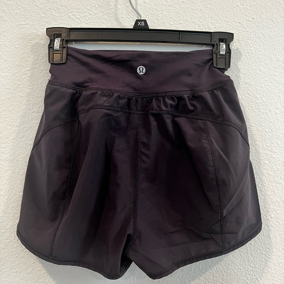 SOLD!! LULULEMON LEAN-IN SHORTS - Picture 3 of 4